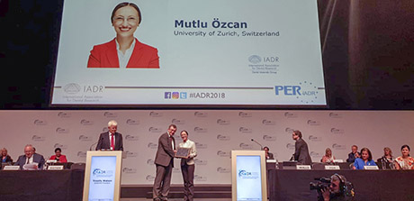 Bild von Preisübergabe an Prof. Dr. Dr. h.c. Mutlu Özcan